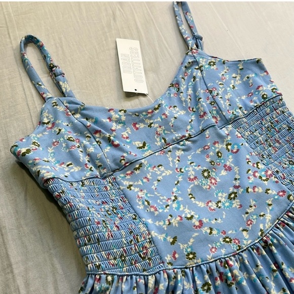 NEW cute floral romper - Picture 6 of 9